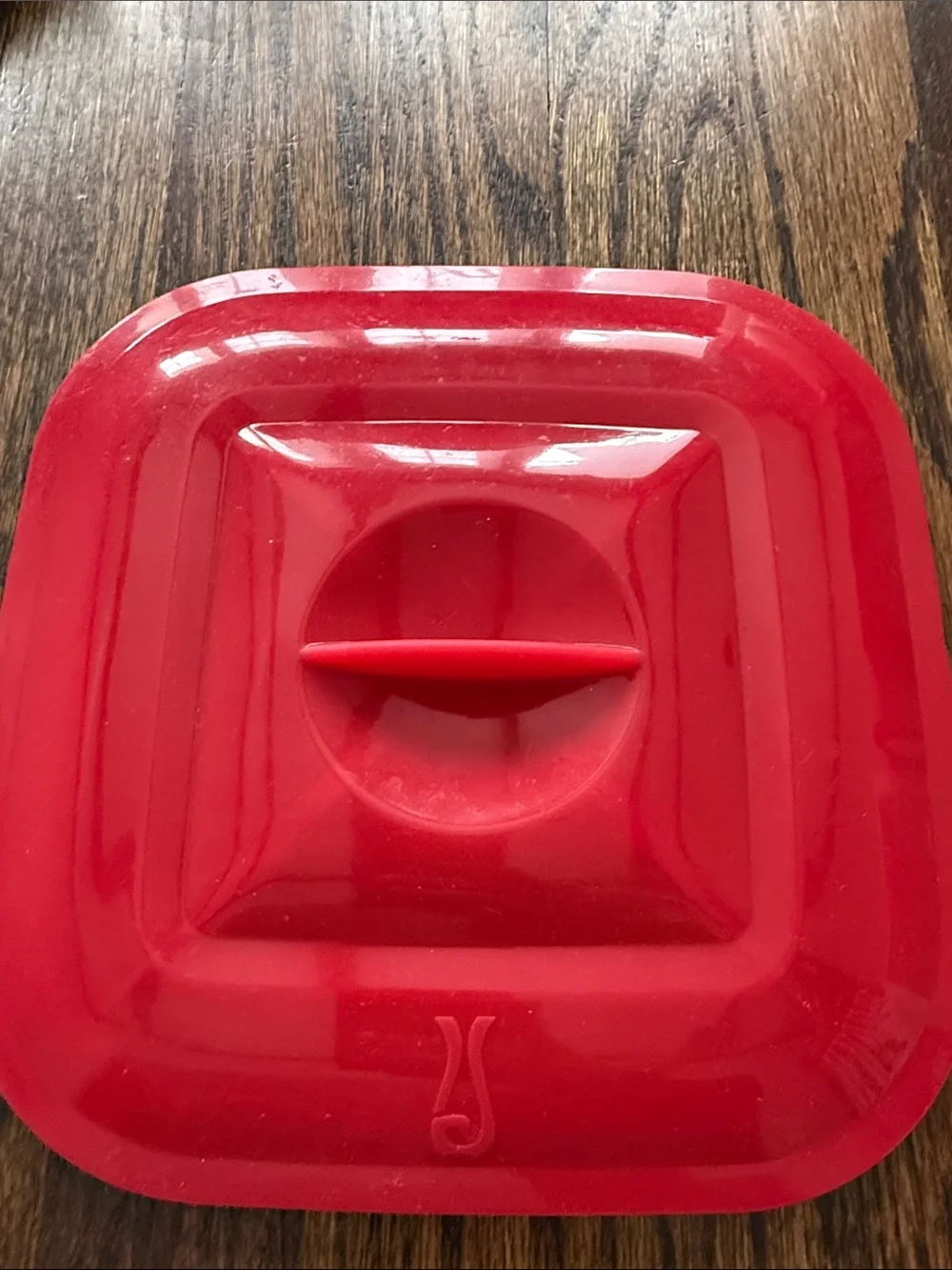 Xtrema Red Square Silicone Lid with Handle